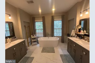 7443 Carriage Hills Drive, McLean, VA 22102 - Photo 9