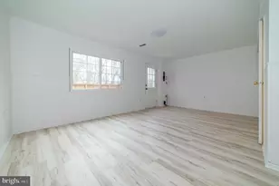 5569 Caithness Ct, Fairfax, VA 22032 - Photo 9