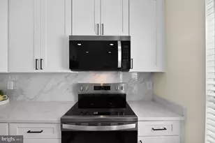 5866 Bridgetown Ct, Burke, VA 22015 - Photo 13