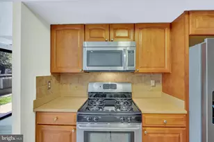 2044 Royal Fern Ct, Reston, VA 20191 - Photo 17