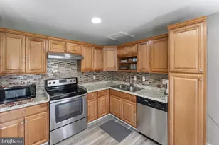 9710 Ashbourn Dr, Burke, VA 22015 - Photo 9