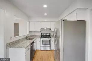 14623 Lock Dr, Centreville, VA 20120 - Photo 11