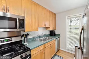 10198 Oakton Terrace Rd, Oakton, VA 22124 - Photo 7