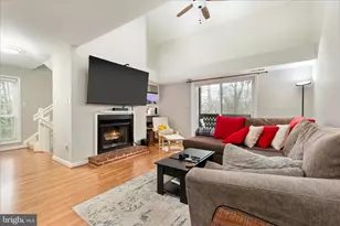 10198 Oakton Terrace Rd, Oakton, VA 22124 - Photo 9