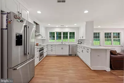 10418 Adel Road, Oakton, VA 22124 - Photo 5