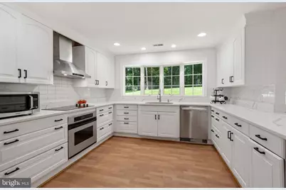 10418 Adel Road, Oakton, VA 22124 - Photo 3