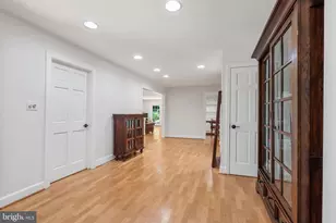 10418 Adel Rd, Oakton, VA 22124 - Photo 29