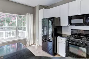 12011 Edgemere Cir, Reston, VA 20190 - Photo 3