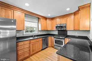 8942 Kenilworth Dr, Burke, VA 22015 - Photo 13