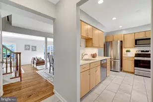 9607 Scotch Haven Dr, Vienna, VA 22181 - Photo 7