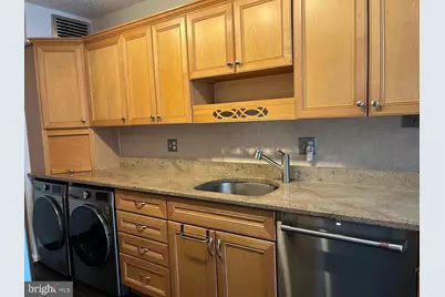 1800 Old Meadow Road #521, McLean, VA 22102 - Photo 5