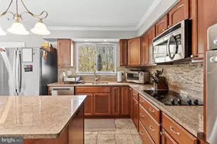 6760 Jenny Leigh Ct, Centreville, VA 20121 - Photo 3