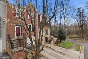 7211 Squirrel Run Ct, Springfield, VA 22152 - Photo 3