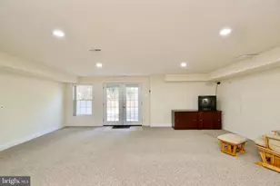 7801 Ridgewood Dr, Annandale, VA 22003 - Photo 49
