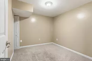 6005 Raina Dr, Centreville, VA 20120 - Photo 37