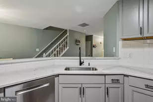 6819 Signature Cir, Alexandria, VA 22310 - Photo 17
