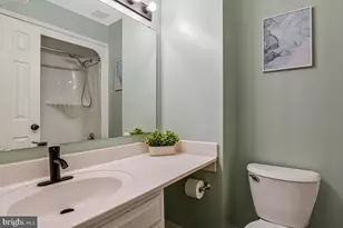 6819 Signature Cir, Alexandria, VA 22310 - Photo 23