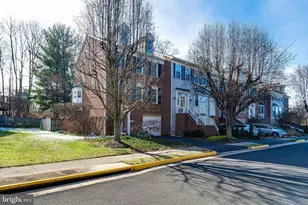 2001 Gervais Dr, Falls Church, VA 22043 - Photo 3