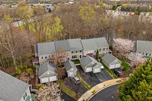 2526 Brenton Point Dr, Reston, VA 20191 - Photo 13