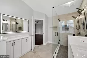 2526 Brenton Point Dr, Reston, VA 20191 - Photo 9