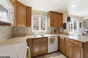 9301 Willow Pond Ln, Burke, VA 22015 - Photo 13