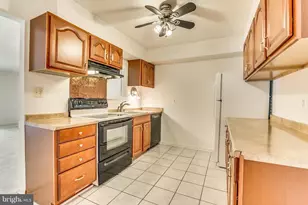 3863 Persimmon Cir, Fairfax, VA 22031 - Photo 15