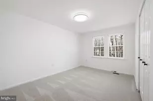 10097 Chestnut Wood Ln, Burke, VA 22015 - Photo 25