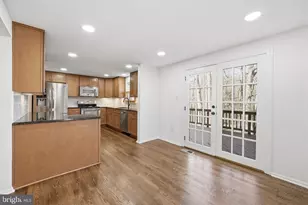 10097 Chestnut Wood Ln, Burke, VA 22015 - Photo 7