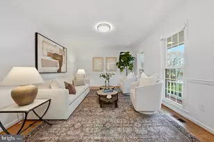 12615 Heritage Farm Ln, Herndon, VA 20171 - Photo 7