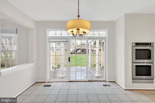 8403 Woodford Forest Pl, Vienna, VA 22182 - Photo 23