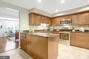 2036 Brooks Square Pl, Falls Church, VA 22043 - Photo 7