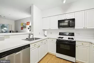 2204 Westcourt Ln, Herndon, VA 20170 - Photo 3