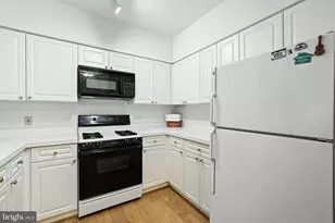 2204 Westcourt Ln, Herndon, VA 20170 - Photo 5