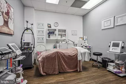 7121 Leesburg Pike #2-2, Falls Church, VA 22043 - Photo 9