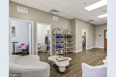 7121 Leesburg Pike #2-2, Falls Church, VA 22043 - Photo 5