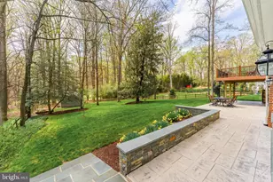 9201 Weant Dr, Great Falls, VA 22066 - Photo 5