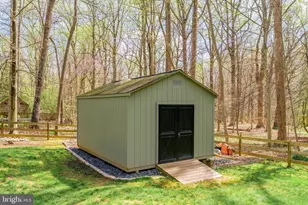 9201 Weant Dr, Great Falls, VA 22066 - Photo 15