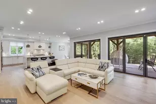 9604 Pembroke Pl, Vienna, VA 22182 - Photo 11