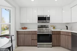 2984 Blaketon Ln, Oakton, VA 22124 - Photo 7