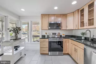 11257 Silentwood Ln, Reston, VA 20191 - Photo 9