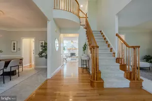 10409 Dunn Meadow Rd, Vienna, VA 22182 - Photo 3