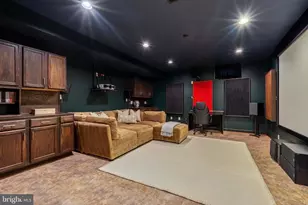 10409 Dunn Meadow Rd, Vienna, VA 22182 - Photo 59