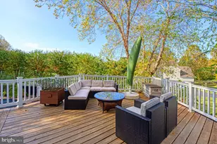 10409 Dunn Meadow Rd, Vienna, VA 22182 - Photo 9