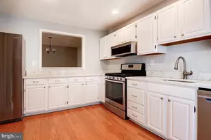 10087 Oakton Terrace Rd, Oakton, VA 22124 - Photo 9