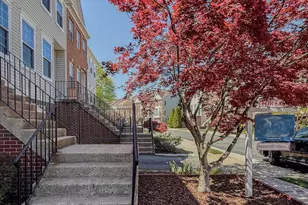 14647 Seasons Dr, Centreville, VA 20120 - Photo 3