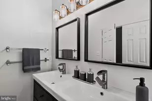 14647 Seasons Dr, Centreville, VA 20120 - Photo 15