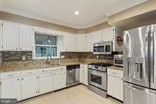 9201 Cherrytree Dr, Alexandria, VA 22309 - Photo 17