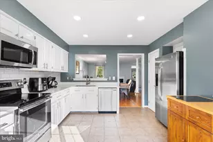 6897 Kerrywood Cir, Centreville, VA 20121 - Photo 11