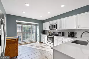 6897 Kerrywood Cir, Centreville, VA 20121 - Photo 9