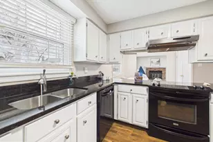 4515 Silas Hutchinson Dr, Chantilly, VA 20151 - Photo 11